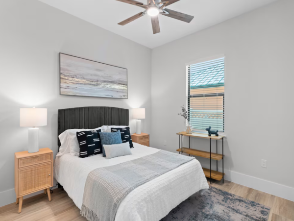 Luxurious 5-Bedroom Retreat in Naples - Your Ultimate Vacation Destination